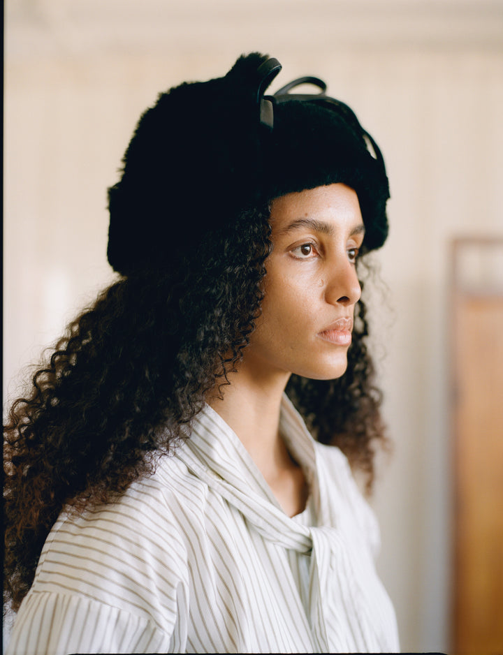 LEATHER BACK STRAIGHT HAIR TRAPPER HAT