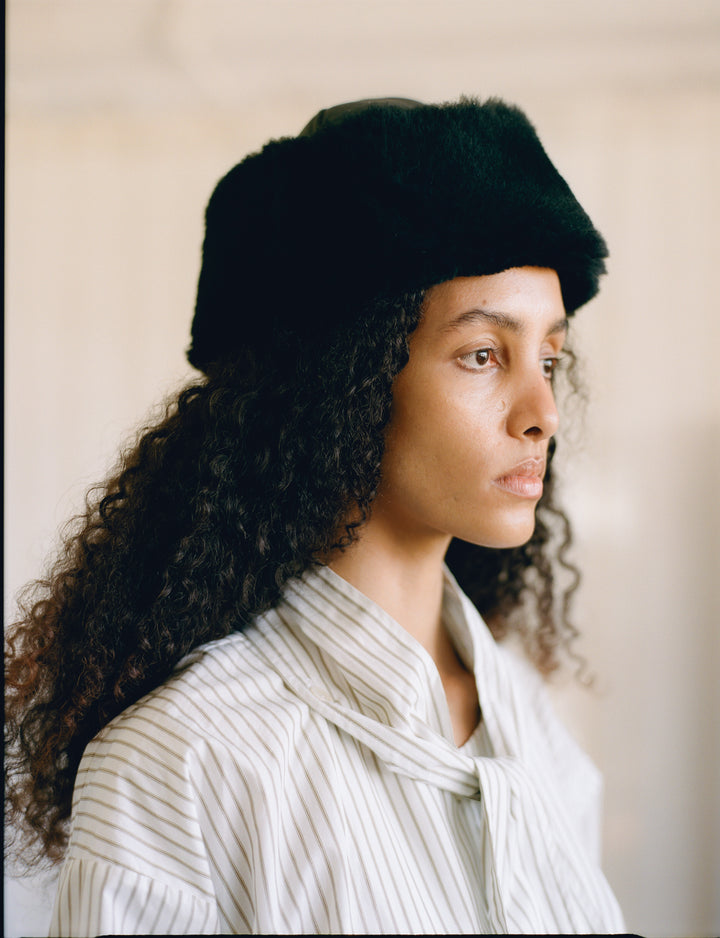 SUEDE BACK CURLY HAIR SHEEPSKIN CAP