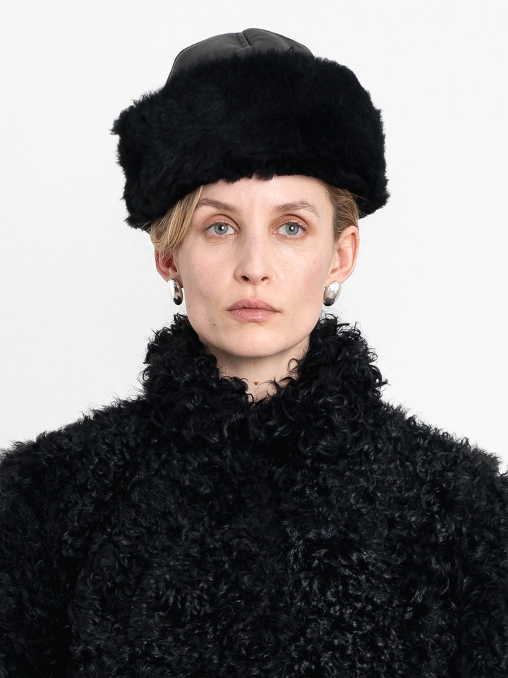 LEATHER BACK CURLY HAIR SHEEPSKIN CAP