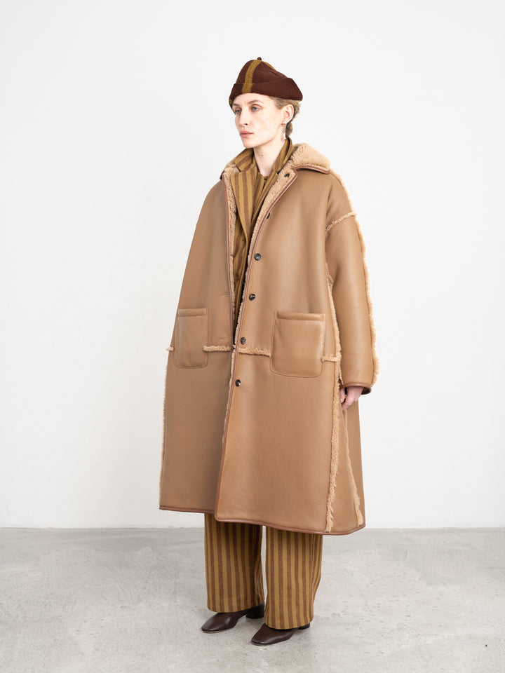 LEATHER BACK CURLY HAIR SHEEPSKIN SEAM-OUT ROO COAT