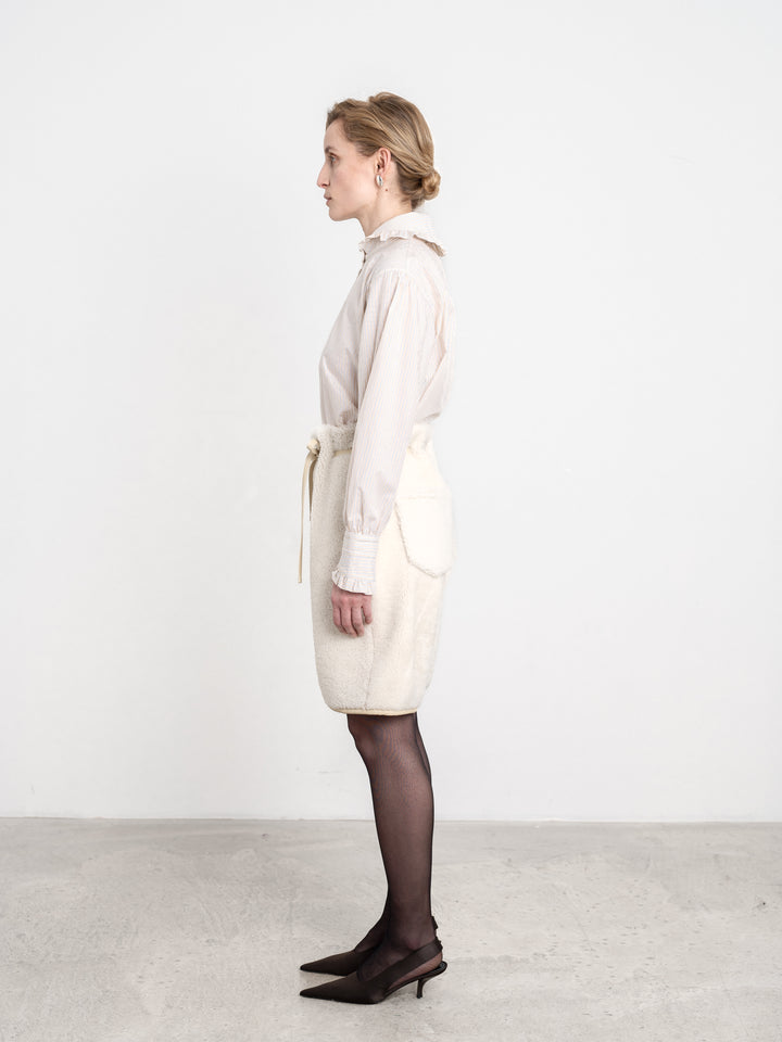 LEATHER BACK CURLY HAIR SHEEPSKIN DRAWSTRING SHORT