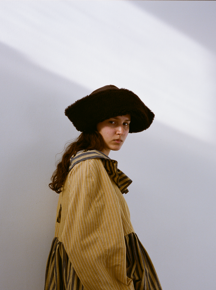 SUEDE BACK CURLY HAIR PENNY HAT