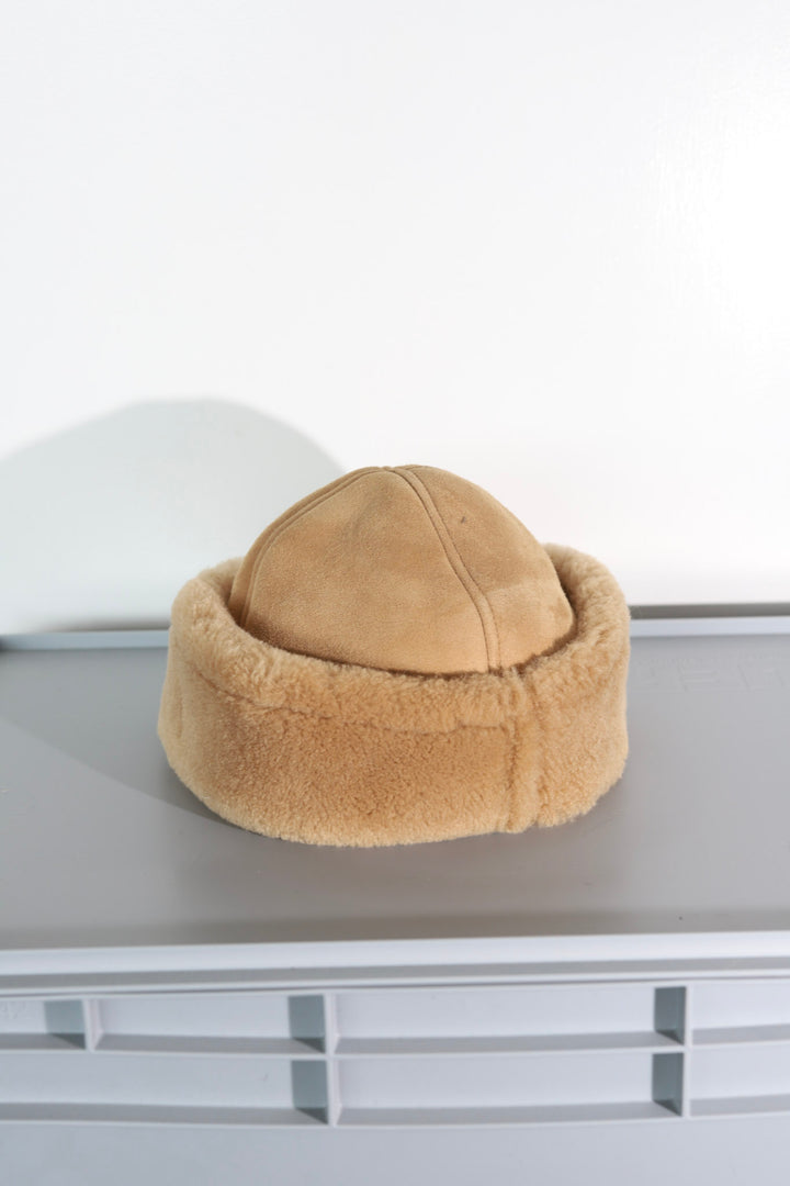 SUEDE BACK CURLY HAIR SHEEPSKIN CAP
