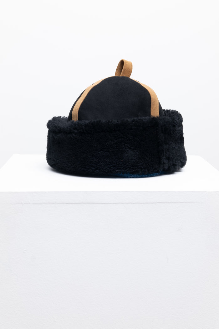 Sheepskin Cap With Contrast Binding and Loop - Black/Tan