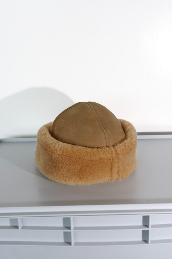 SUEDE BACK CURLY HAIR SHEEPSKIN CAP